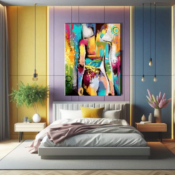 camera da letto colorata con nudo donna